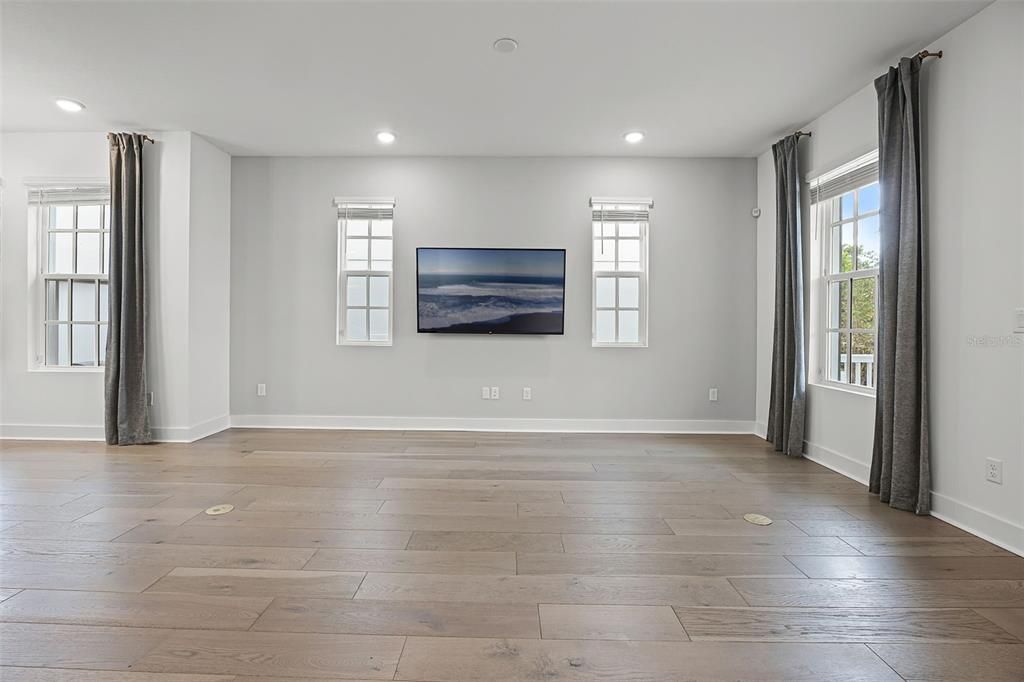 合同活跃: $690,000 (3 贝兹, 2 浴室, 1775 平方英尺)