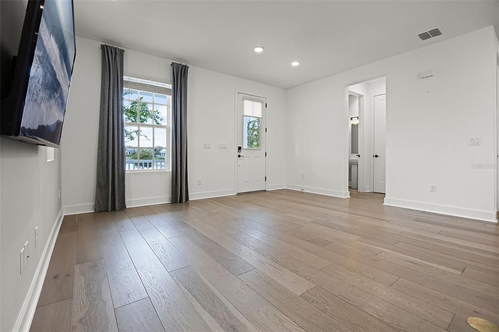 合同活跃: $690,000 (3 贝兹, 2 浴室, 1775 平方英尺)