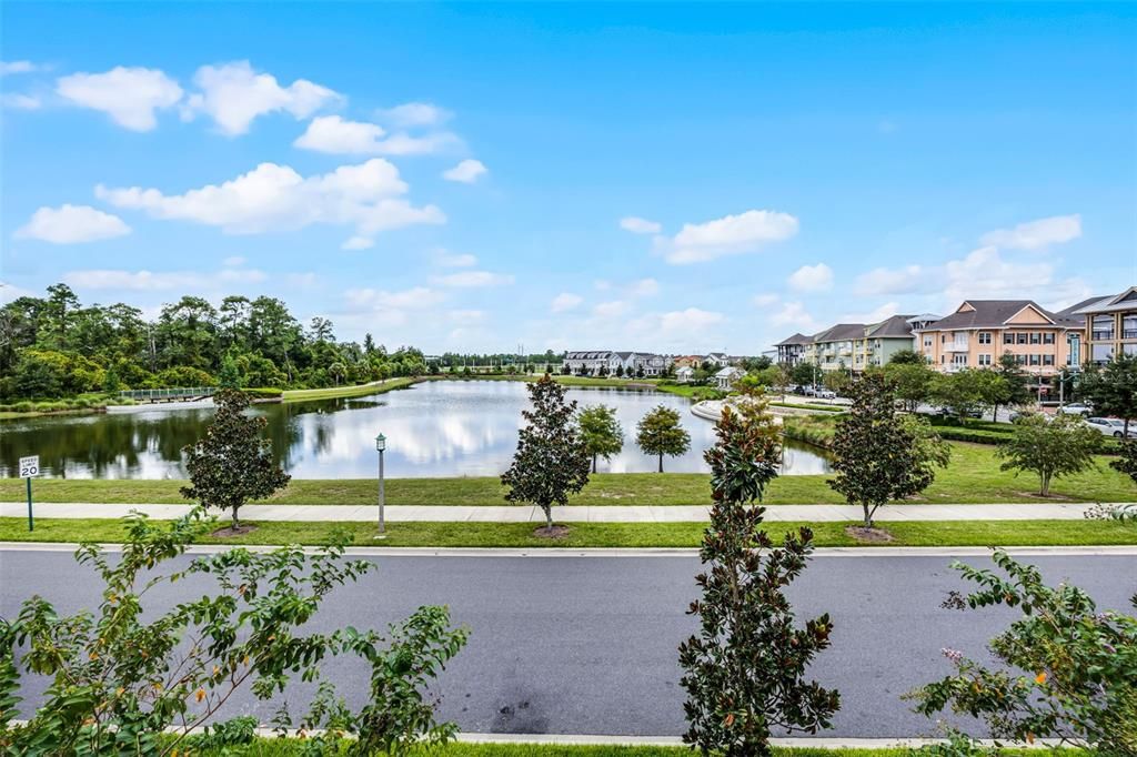 合同活跃: $690,000 (3 贝兹, 2 浴室, 1775 平方英尺)