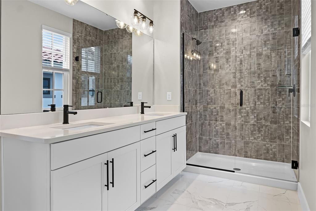 合同活跃: $690,000 (3 贝兹, 2 浴室, 1775 平方英尺)