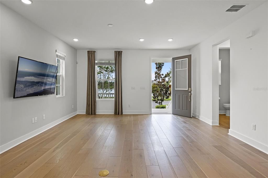 合同活跃: $690,000 (3 贝兹, 2 浴室, 1775 平方英尺)