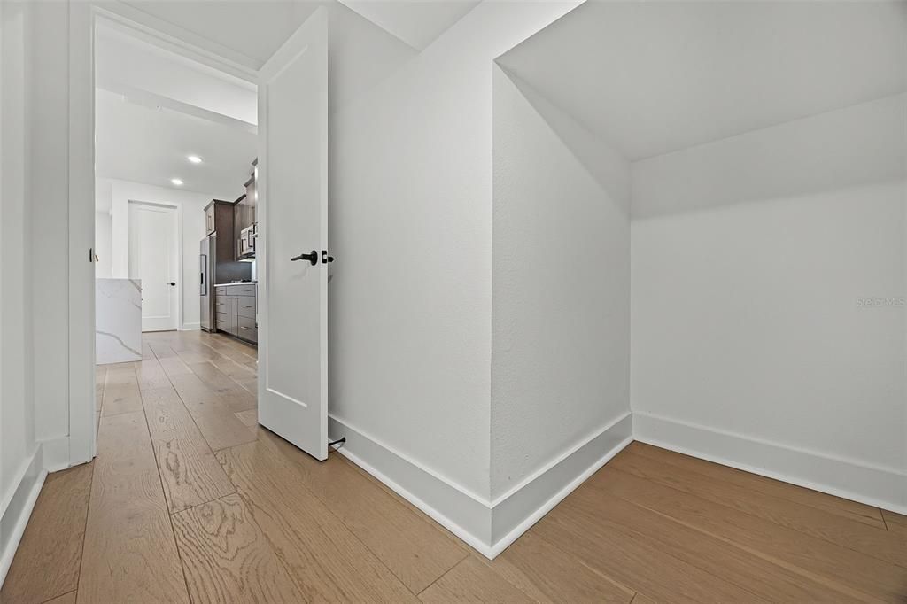 合同活跃: $690,000 (3 贝兹, 2 浴室, 1775 平方英尺)