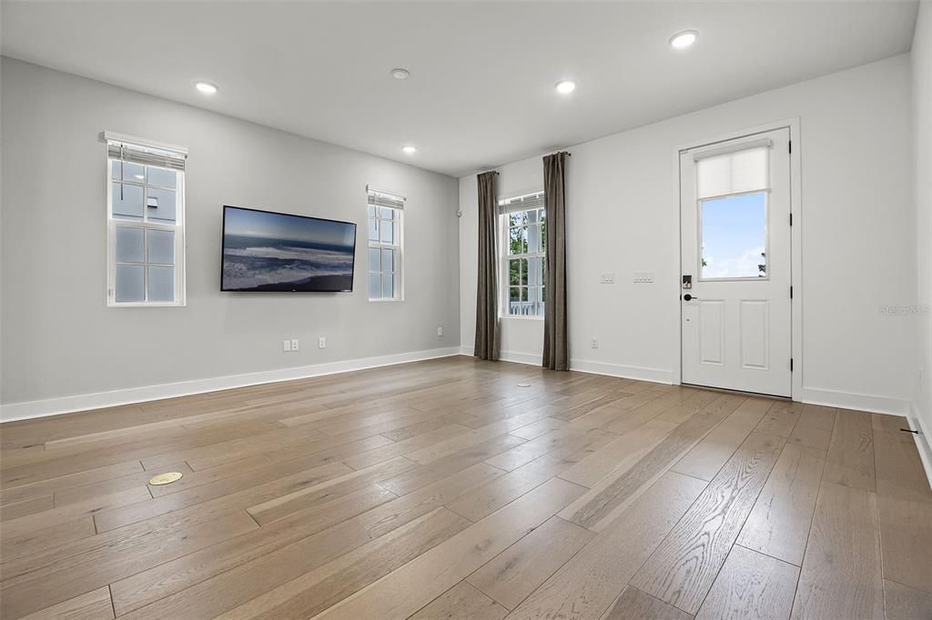 合同活跃: $690,000 (3 贝兹, 2 浴室, 1775 平方英尺)