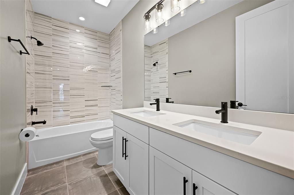 合同活跃: $690,000 (3 贝兹, 2 浴室, 1775 平方英尺)