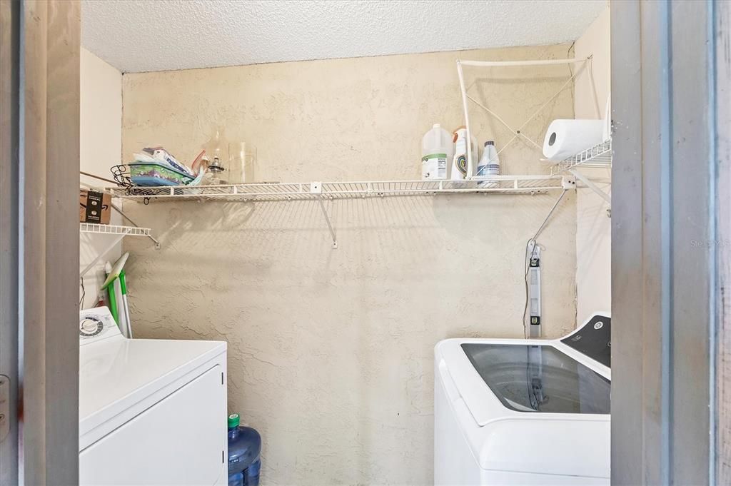 На продажу: $225,000 (2 спален, 2 ванн, 1031 Квадратных фут)