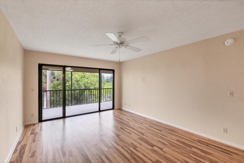 На продажу: $225,000 (2 спален, 2 ванн, 1031 Квадратных фут)