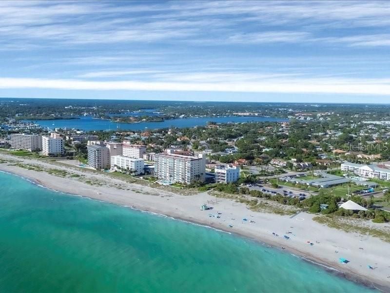 На продажу: $225,000 (2 спален, 2 ванн, 1031 Квадратных фут)