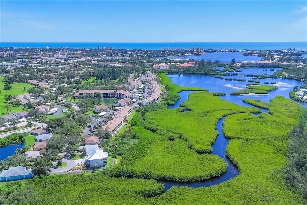 На продажу: $225,000 (2 спален, 2 ванн, 1031 Квадратных фут)