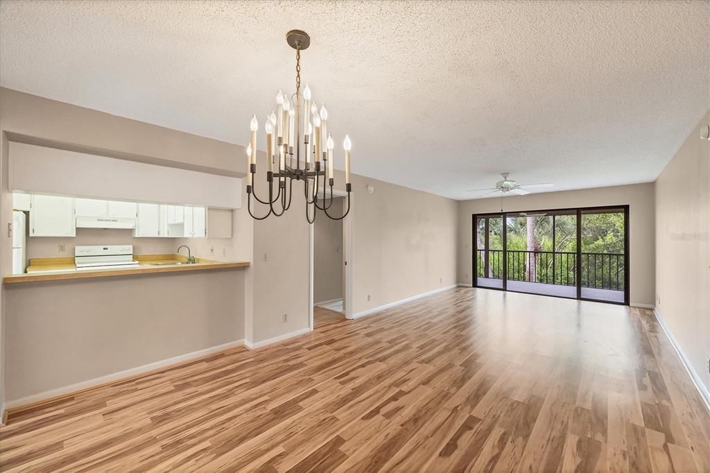 На продажу: $225,000 (2 спален, 2 ванн, 1031 Квадратных фут)