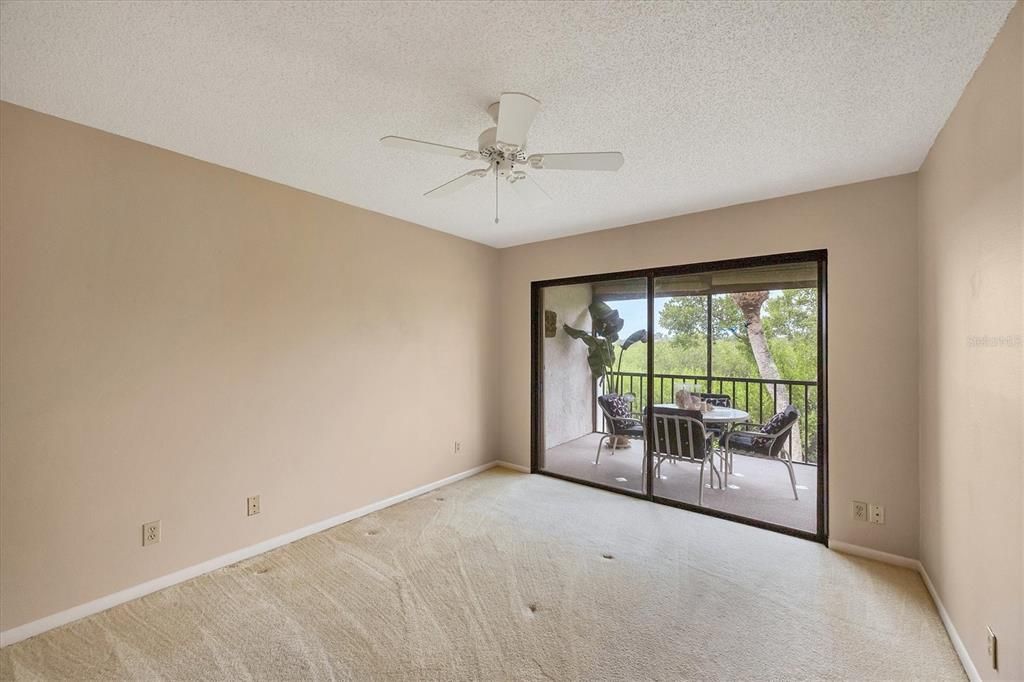 На продажу: $225,000 (2 спален, 2 ванн, 1031 Квадратных фут)