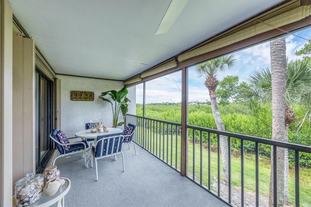 На продажу: $225,000 (2 спален, 2 ванн, 1031 Квадратных фут)