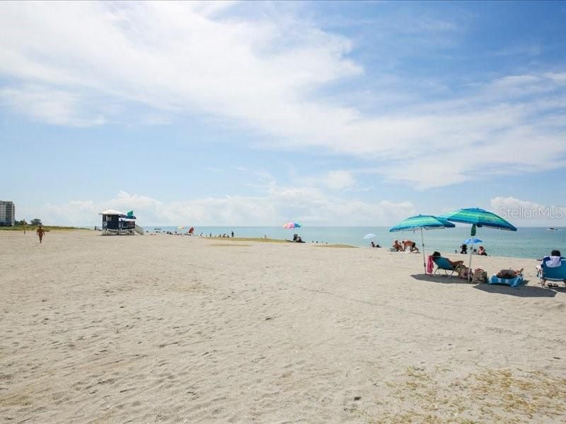 На продажу: $225,000 (2 спален, 2 ванн, 1031 Квадратных фут)