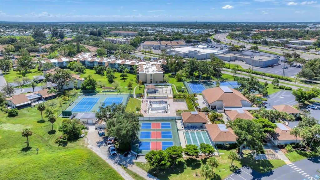 На продажу: $225,000 (2 спален, 2 ванн, 1031 Квадратных фут)