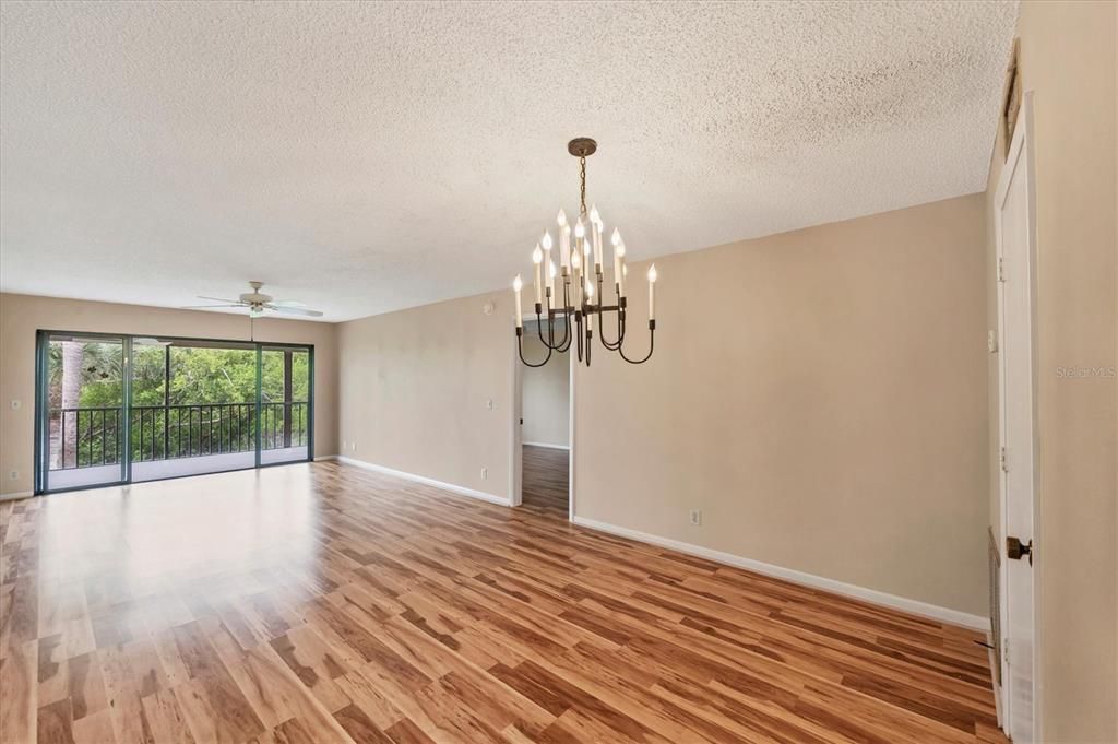 На продажу: $225,000 (2 спален, 2 ванн, 1031 Квадратных фут)