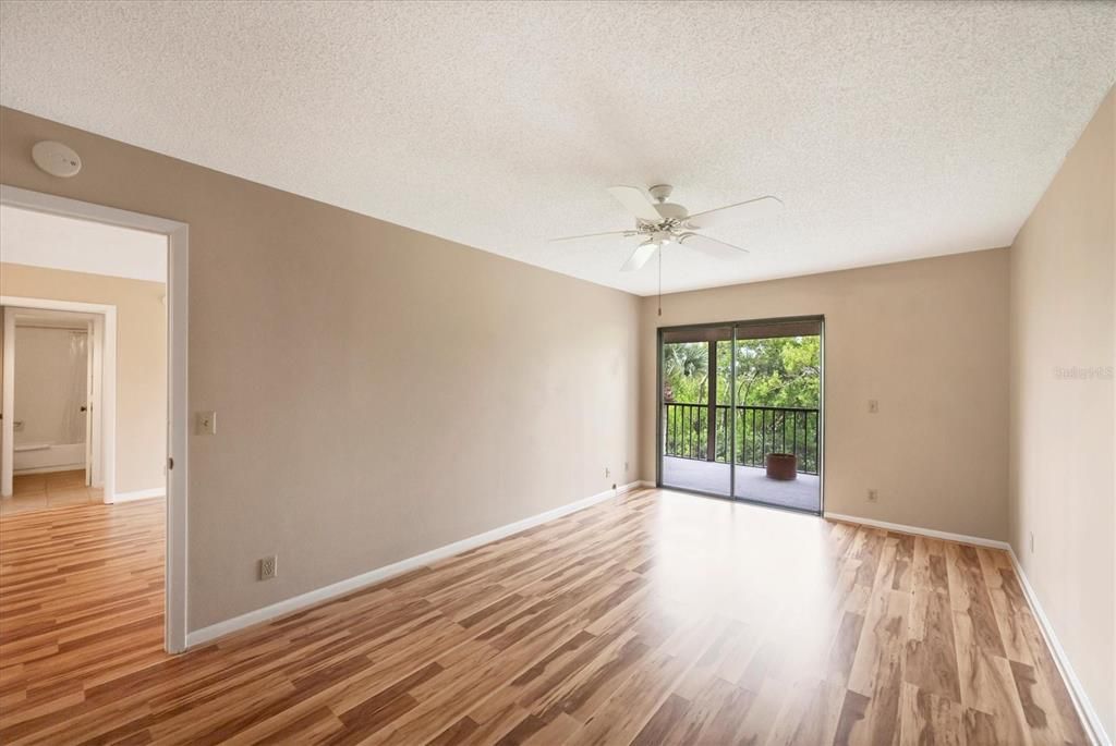 На продажу: $225,000 (2 спален, 2 ванн, 1031 Квадратных фут)