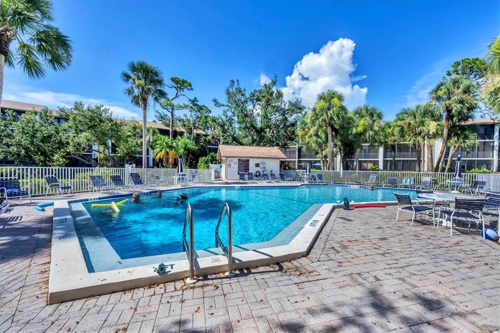 На продажу: $225,000 (2 спален, 2 ванн, 1031 Квадратных фут)