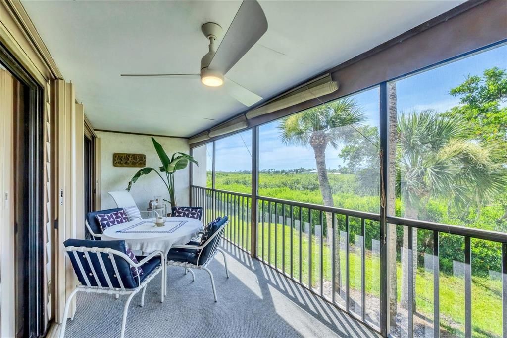 На продажу: $225,000 (2 спален, 2 ванн, 1031 Квадратных фут)