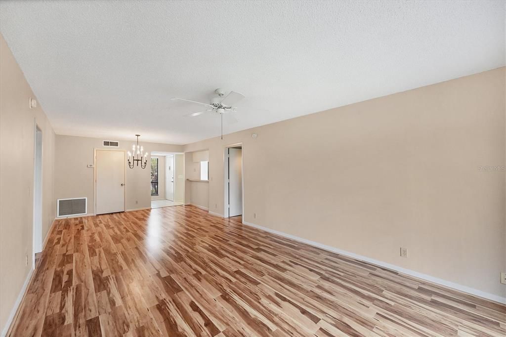 На продажу: $225,000 (2 спален, 2 ванн, 1031 Квадратных фут)