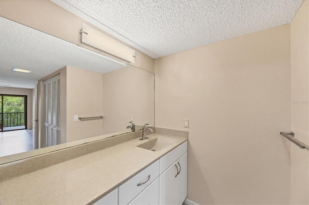 На продажу: $225,000 (2 спален, 2 ванн, 1031 Квадратных фут)