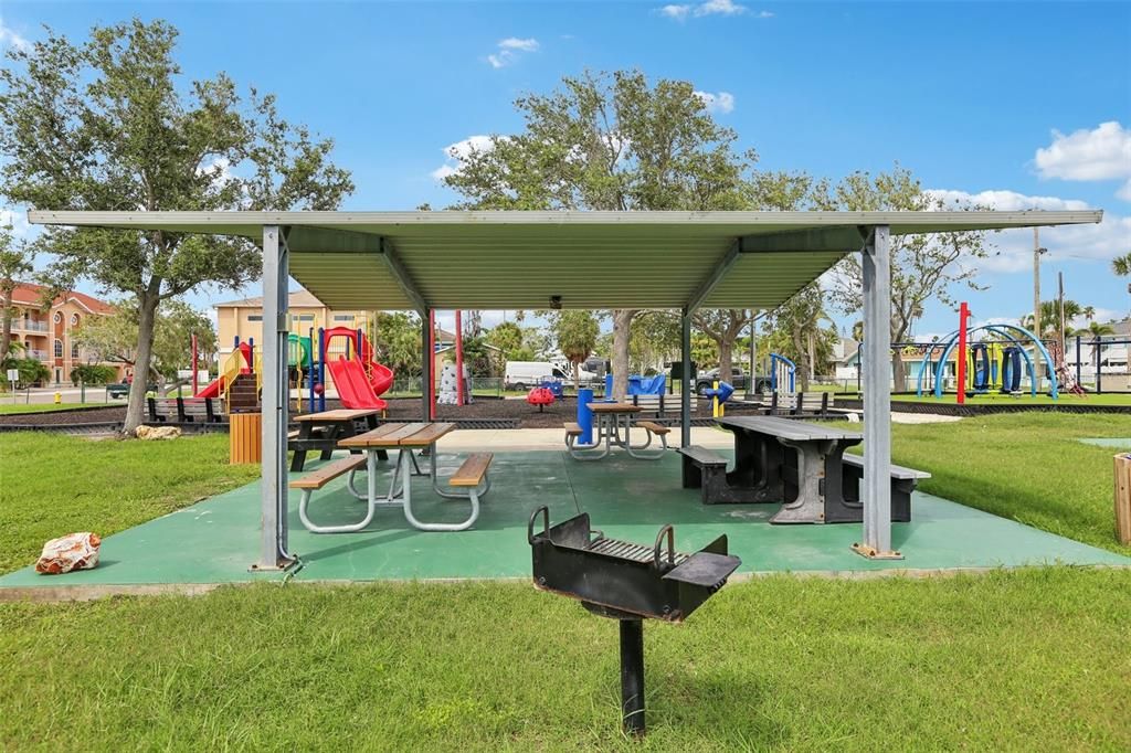 На продажу: $1,000,000 (3 спален, 2 ванн, 1401 Квадратных фут)