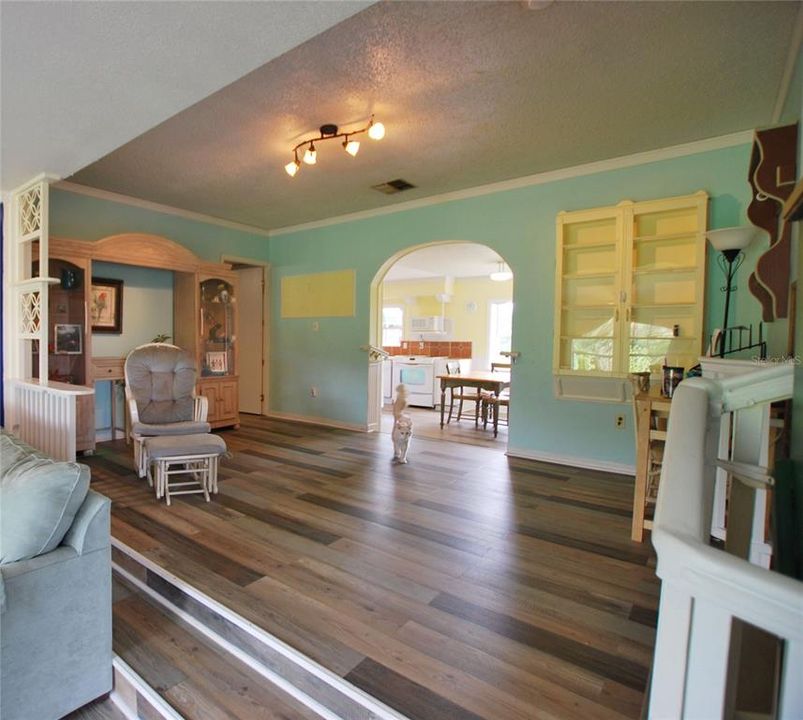 待售: $550,000 (4 贝兹, 2 浴室, 2166 平方英尺)