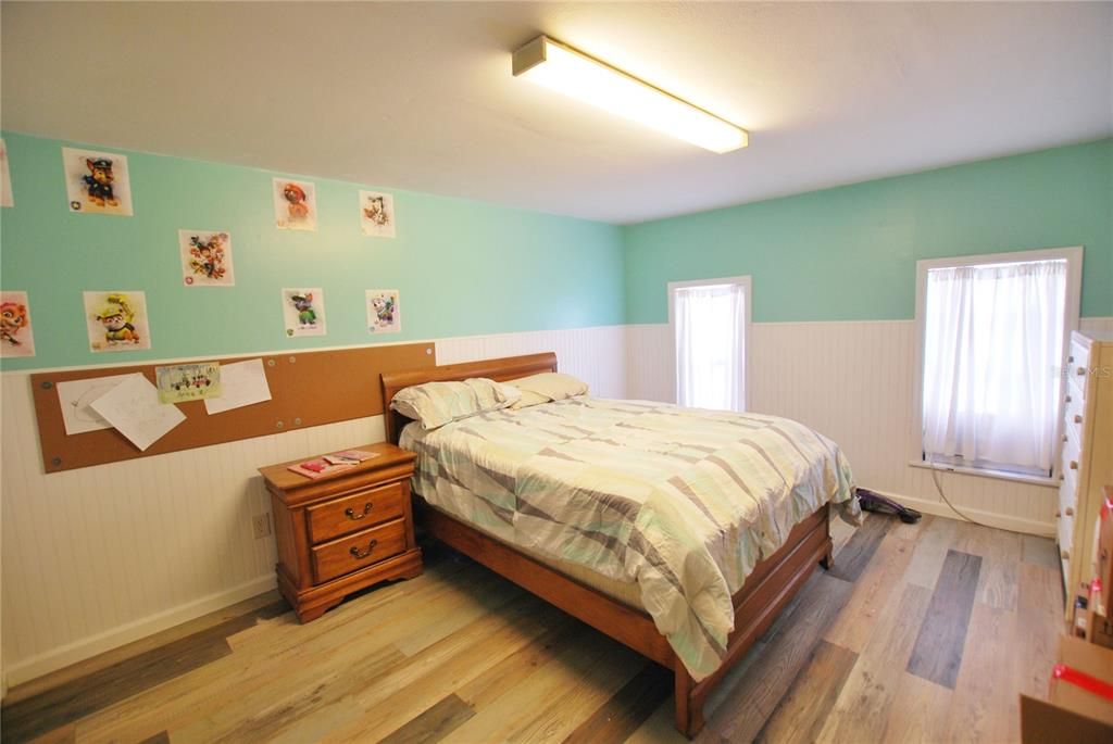 待售: $550,000 (4 贝兹, 2 浴室, 2166 平方英尺)