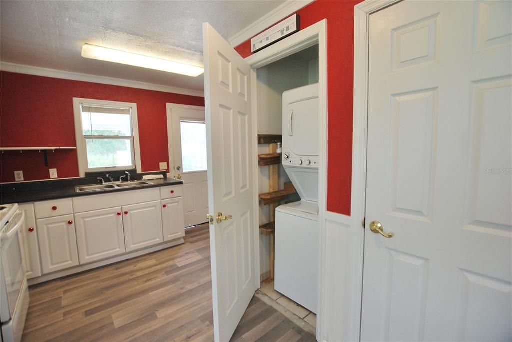 待售: $550,000 (4 贝兹, 2 浴室, 2166 平方英尺)