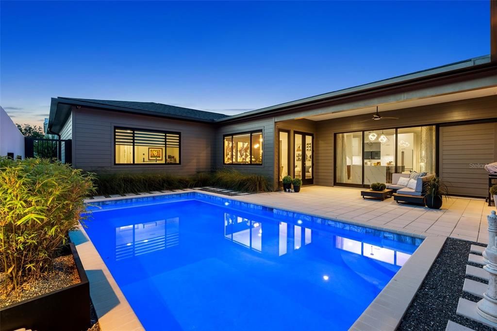 En Venta: $1,089,900 (4 camas, 3 baños, 2962 Pies cuadrados)