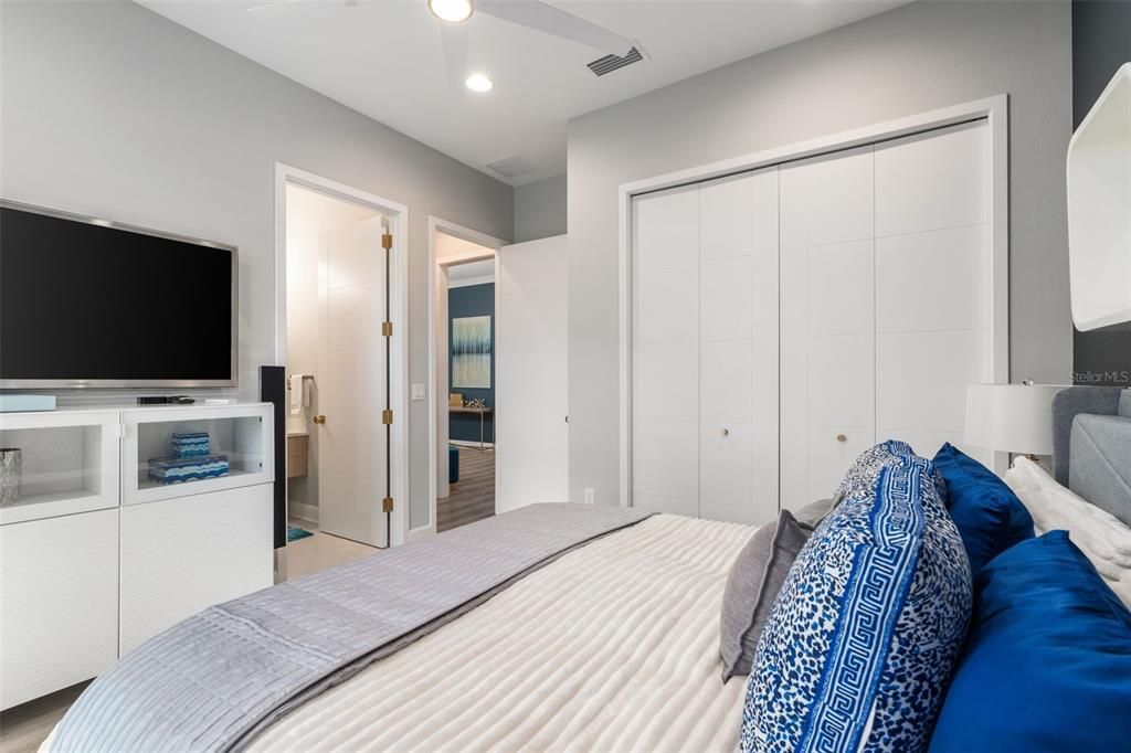 En Venta: $1,089,900 (4 camas, 3 baños, 2962 Pies cuadrados)