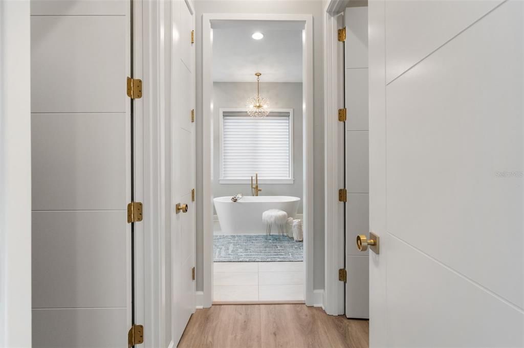 En Venta: $1,089,900 (4 camas, 3 baños, 2962 Pies cuadrados)