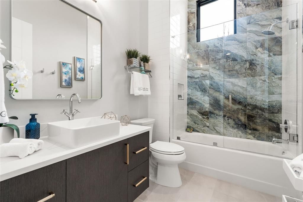 En Venta: $1,089,900 (4 camas, 3 baños, 2962 Pies cuadrados)