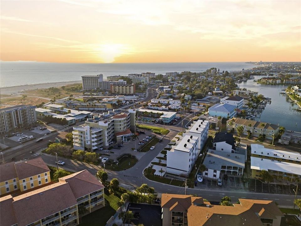 На продажу: $1,690,000 (5 спален, 4 ванн, 2634 Квадратных фут)