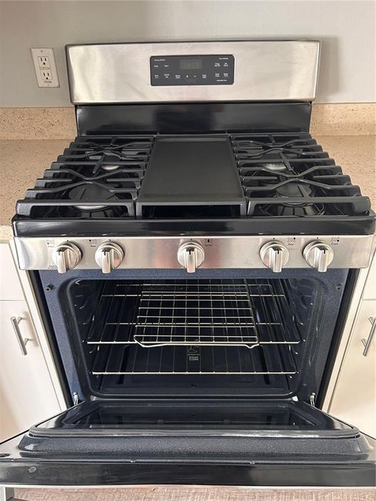 For Sale: $309,900 (4 beds, 2 baths, 1482 Square Feet)