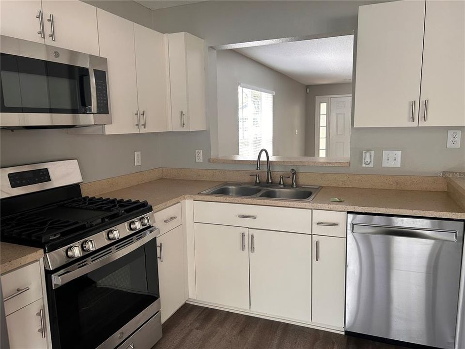 For Sale: $309,900 (4 beds, 2 baths, 1482 Square Feet)