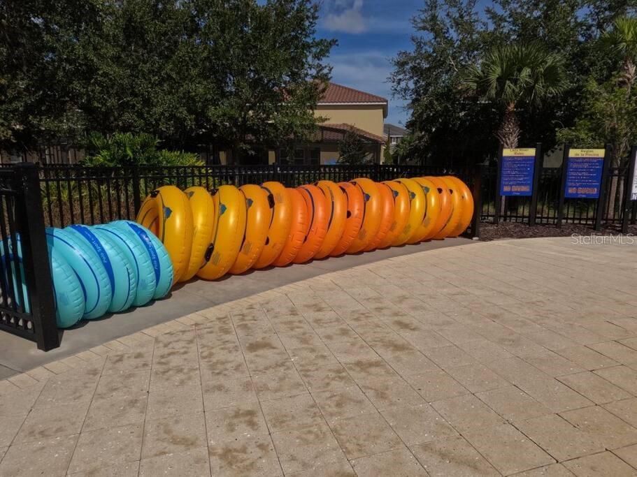 合同活跃: $510,000 (6 贝兹, 4 浴室, 3176 平方英尺)