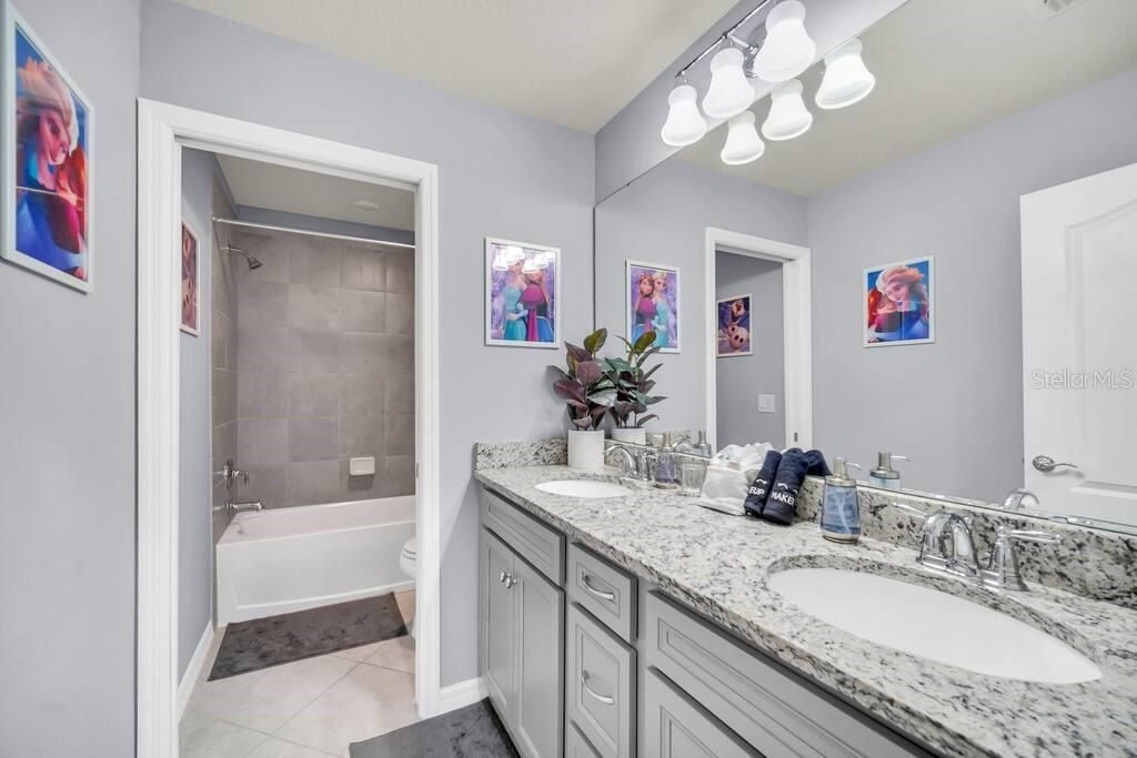 合同活跃: $510,000 (6 贝兹, 4 浴室, 3176 平方英尺)