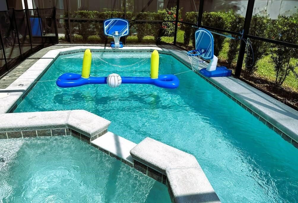 合同活跃: $510,000 (6 贝兹, 4 浴室, 3176 平方英尺)