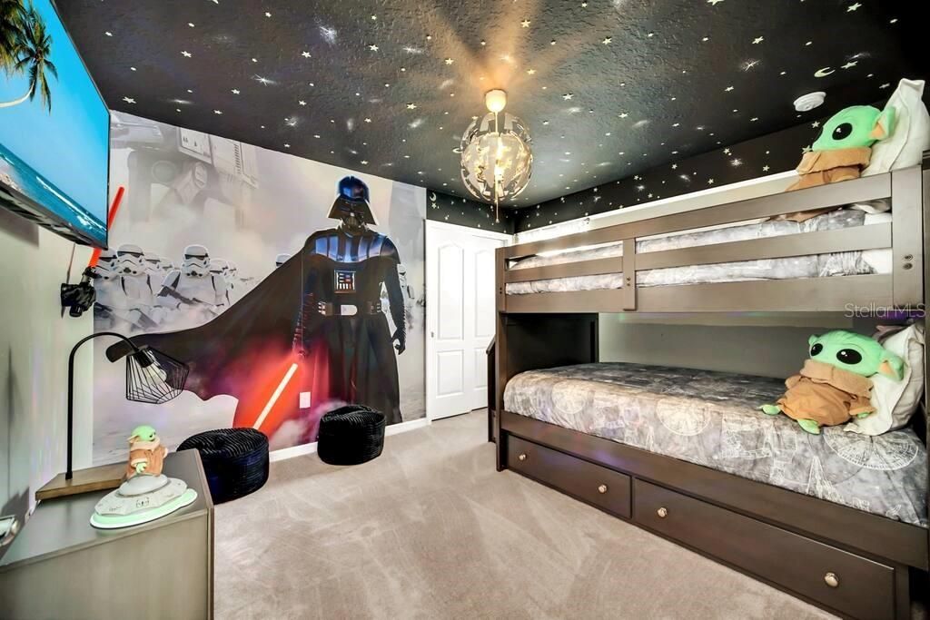 合同活跃: $510,000 (6 贝兹, 4 浴室, 3176 平方英尺)