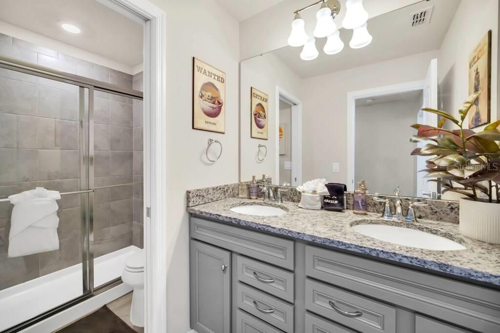 合同活跃: $510,000 (6 贝兹, 4 浴室, 3176 平方英尺)