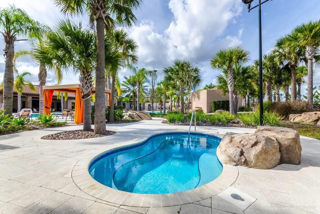 合同活跃: $510,000 (6 贝兹, 4 浴室, 3176 平方英尺)