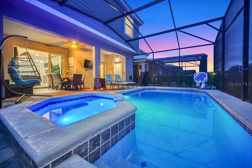 合同活跃: $510,000 (6 贝兹, 4 浴室, 3176 平方英尺)