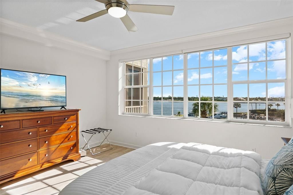 For Sale: $1,375,000 (3 beds, 3 baths, 2200 Square Feet)