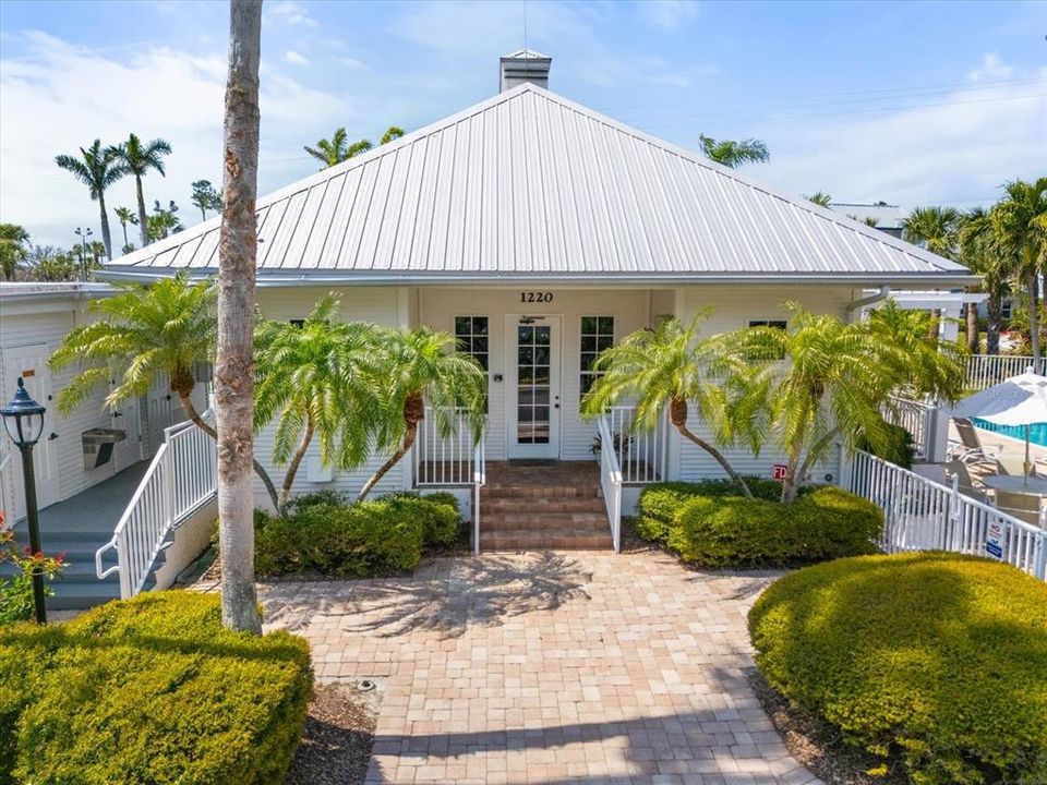 For Sale: $1,375,000 (3 beds, 3 baths, 2200 Square Feet)