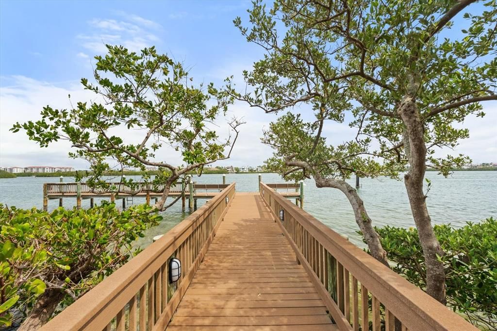 For Sale: $1,375,000 (3 beds, 3 baths, 2200 Square Feet)