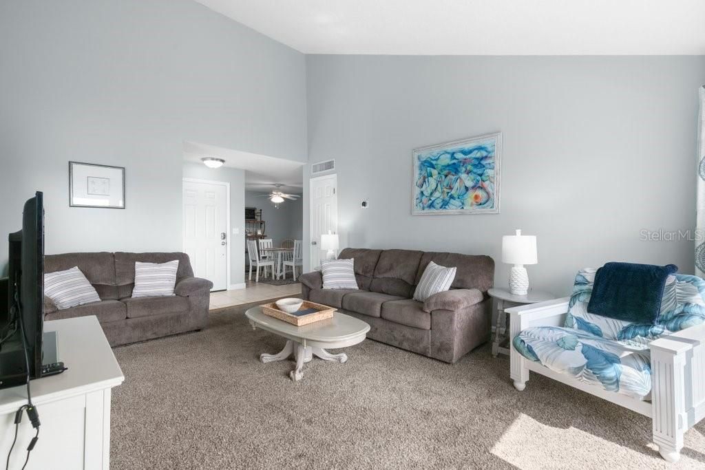 待售: $399,000 (2 贝兹, 2 浴室, 1004 平方英尺)