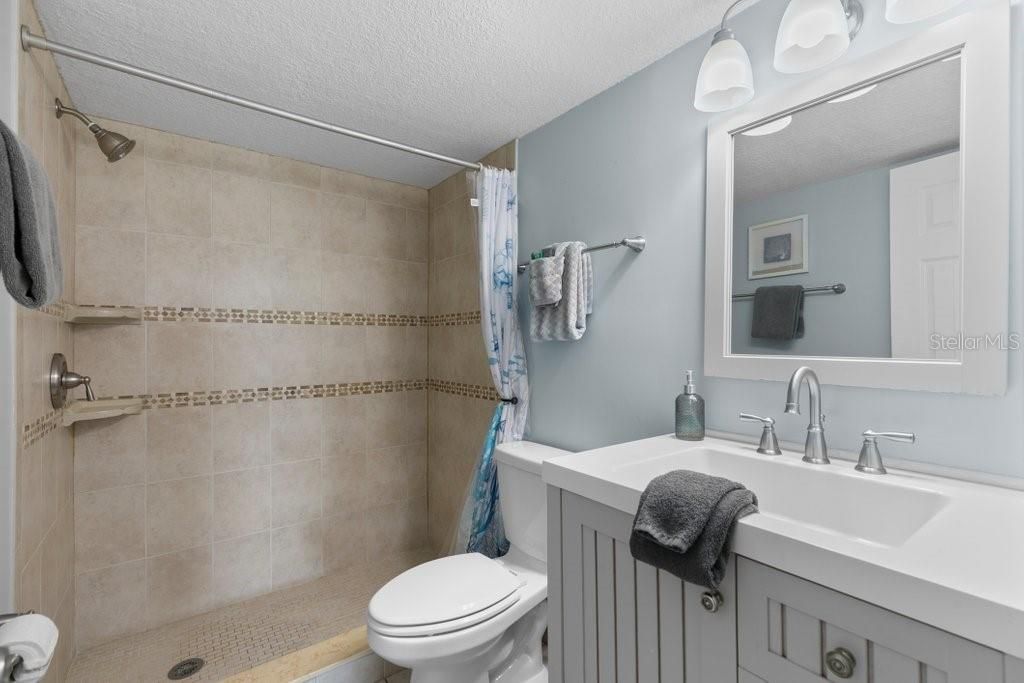 待售: $399,000 (2 贝兹, 2 浴室, 1004 平方英尺)