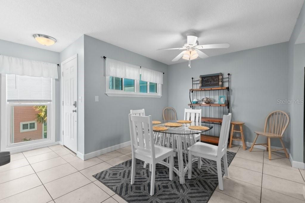 待售: $399,000 (2 贝兹, 2 浴室, 1004 平方英尺)