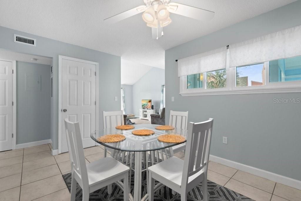 待售: $399,000 (2 贝兹, 2 浴室, 1004 平方英尺)