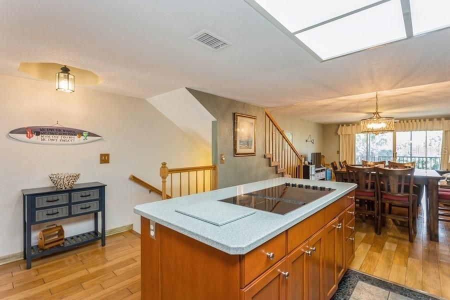 На продажу: $489,000 (3 спален, 3 ванн, 1749 Квадратных фут)