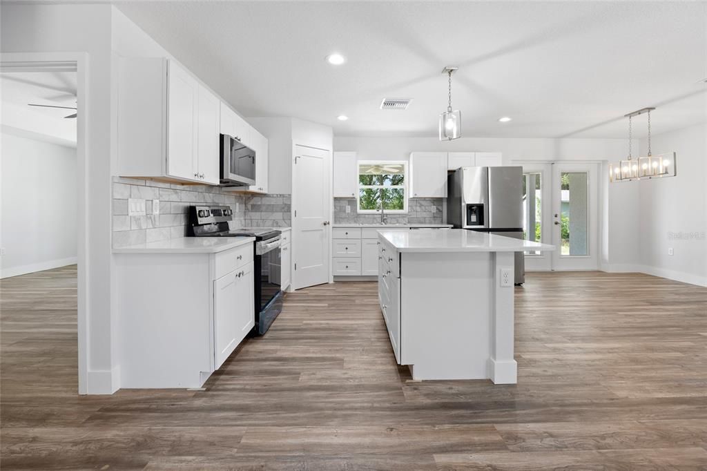 На продажу: $288,000 (3 спален, 2 ванн, 1612 Квадратных фут)